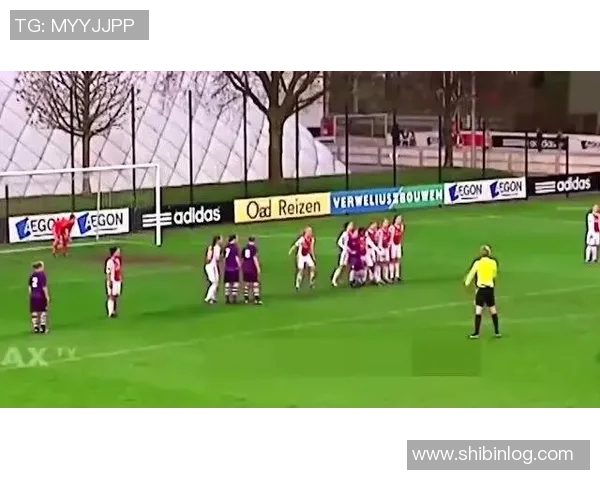 武汉体育中心足球赛激情四溢 球星对决点燃城市运动热情