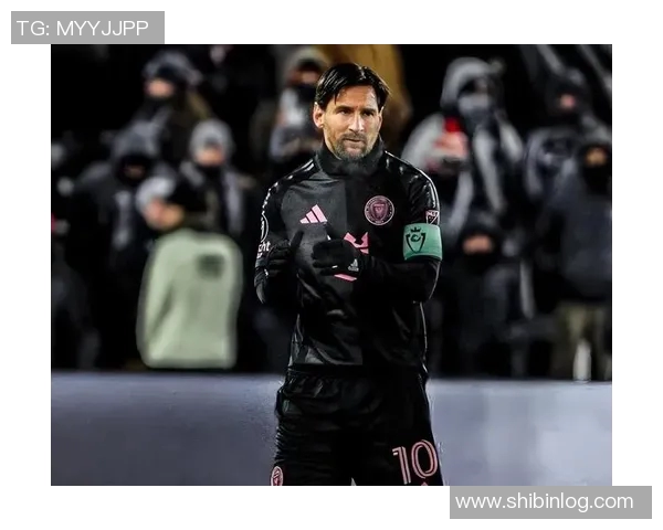 足球场上的巨星风采,领略他们的辉煌瞬间与背后不为人知的奋斗历程